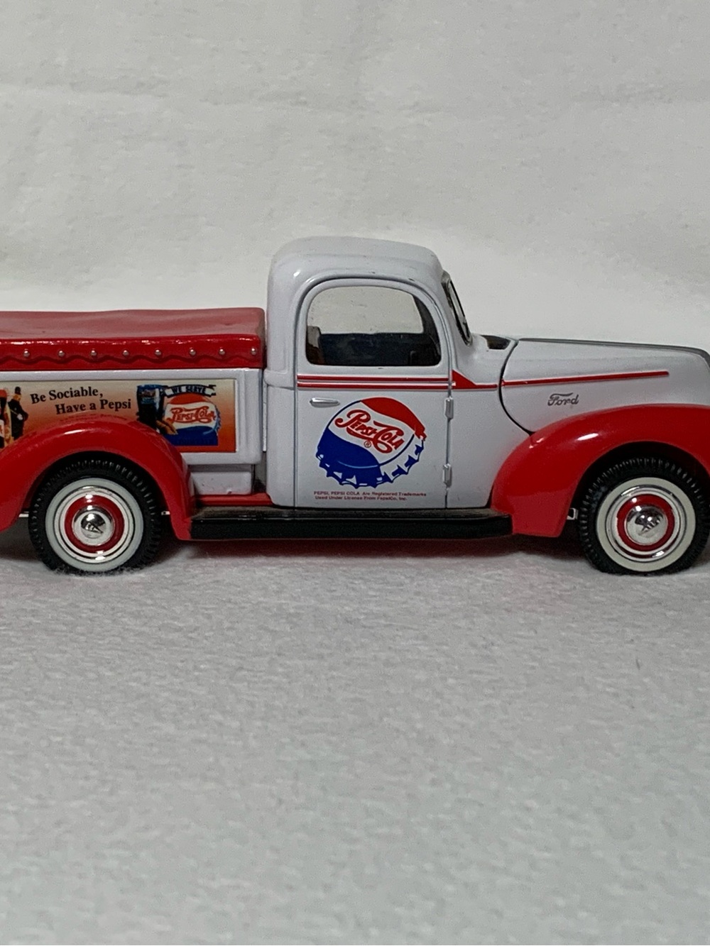 Pepsi Red and White Retro Toy Pickup Truck Model Vehicle Collectible